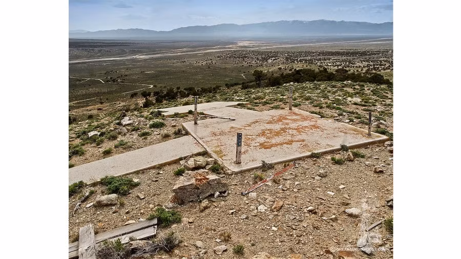 Theo CNN, những mũi tên bí ẩn trên được Mỹ xây dựng nhằm chỉ đường cho máy bay cách đây hơn 90 năm.