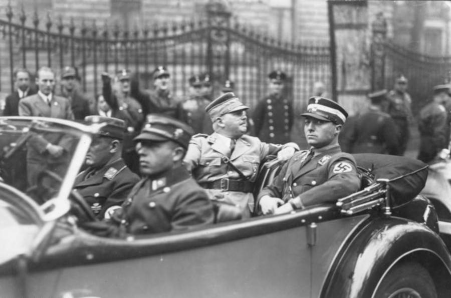 Không lâu sau, Hitler cũng gia nhập Đảng công nhân Đức khi có chung tư tưởng bài Do Thái, bài chủ nghĩa Marx và ủng hộ tư tưởng dân tộc.