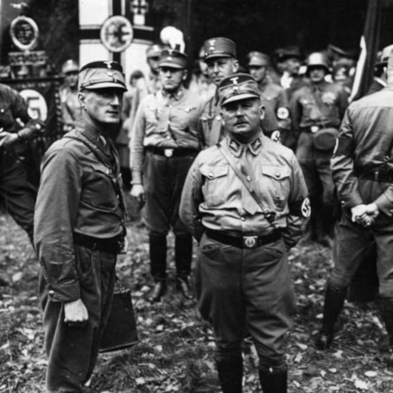 Vì vậy, để thực hiện mục tiêu đưa nước Đức vững mạnh trở lại, Ernst Röhm đã gia nhập Đảng công nhân Đức - tiền thân của Đảng Công nhân Quốc gia Xã hội Chủ nghĩa Đức (Đảng Quốc xã).