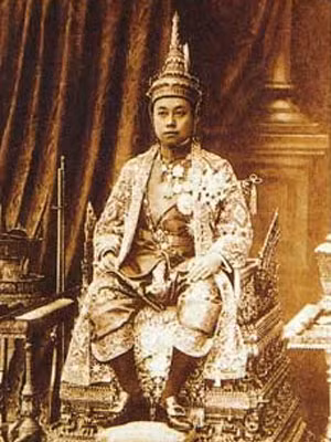 Là vị vua thứ 6 của vương triều Chakri, Vua Rama VI từng học ở Học viện Quân sự Hoàng gia Sandhurst tại Anh.