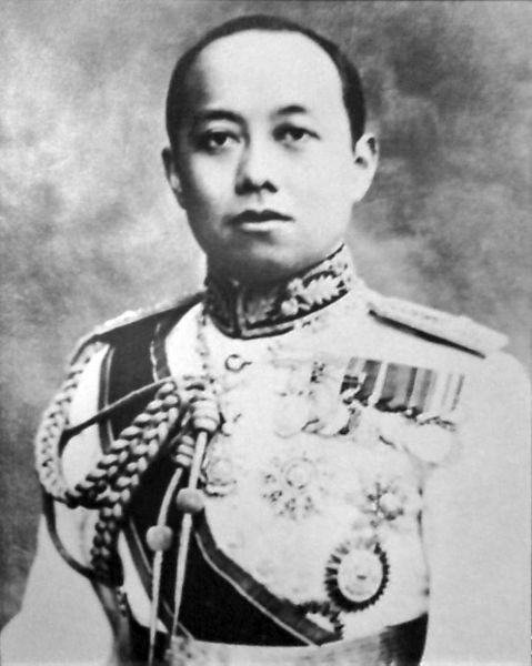 Theo Britannica, Vua Rama VI của Thái Lan là một trong những nhân vật nổi tiếng lịch sử sinh đúng ngày Tết Dương lịch (1/1/1881). Ông là người con thứ 2 của Vua Rama V và Hoàng hậu Saovabha.
