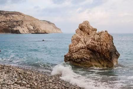 Nơi nữ thần tình yêu và sắc đẹp Aphrodite chào đời được cho là chứa những điều huyền bí.