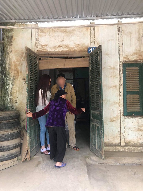 Nguoi than tiet lo them gia canh ngheo kho, no nan cua Thu Dung