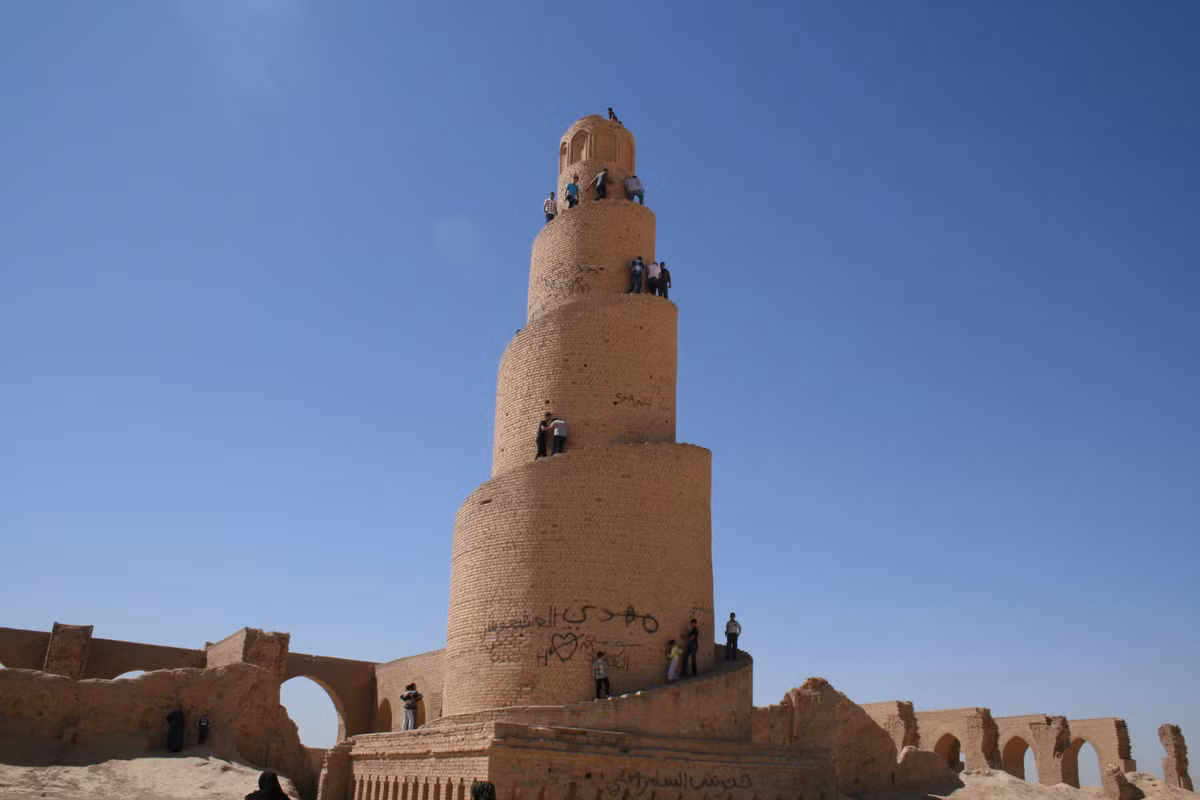 Do vậy, hình ảnh tòa tháp này được in trên tiền giấy của Iraq.