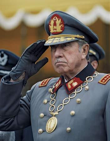 Augusto Pinochet đã tổ chức một cuộc đảo chính vào năm 1973. Đến năm 1974, ông tự bổ nhiệm làm Tổng thống Chile.