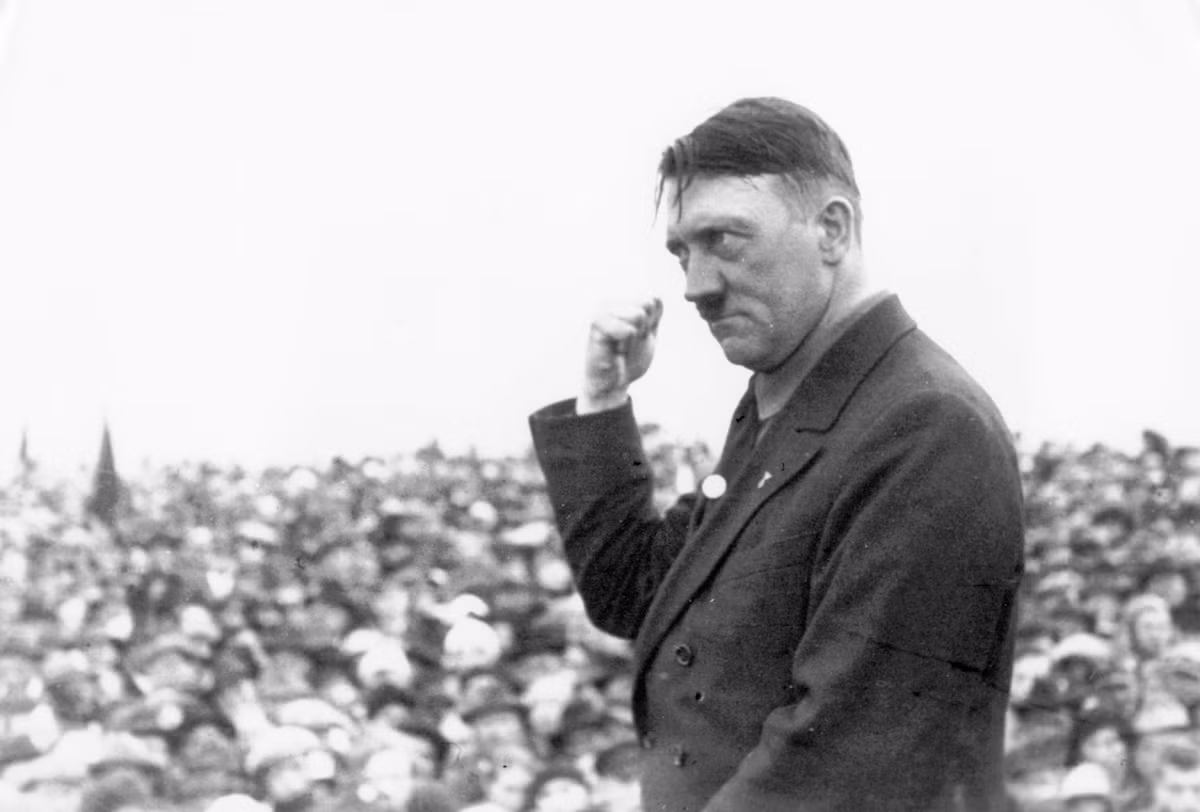 Vì vậy, cho đến nay, giả thuyết Hitler còn sống sau Thế chiến 2 được nhiều người ủng hộ. Mời độc giả xem video: Hitler còn sống sau Thế chiến 2? (nguồn: VTC14)