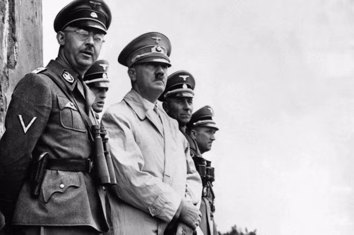 Trên chuyến tàu đó, không chỉ có nhà độc tài Hitler mà còn có một số quan chức khác của chính quyền Đức quốc xã.