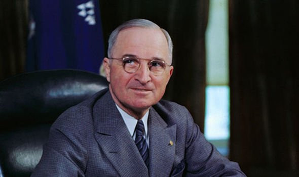 Do vậy, các mật vụ FBI của Mỹ đã đến Nam Mỹ điều tra sau khi có một số nguồn tin cho rằng Hitler đào tẩu sang Argentina bằng tàu ngầm.