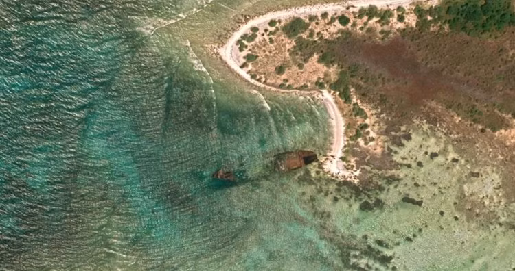 Theo đó, người Sentinel sẽ tấn công và giết hại bất cứ người nào đặt chân lên đảo hay có ý định liên lạc với họ.