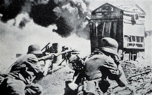 Khi ấy, trùm phát xít Hitler khao khát đánh chiếm được thành phố Stalingrad của Liên Xô nên đã triển khai lực lượng quân sự lớn.