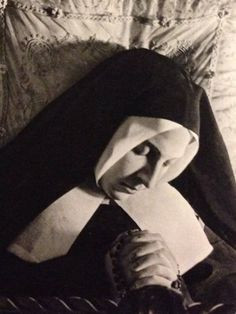 Ngày nay, mọi người có thể ngắm nhìn và tỏ lòng tôn kính trước thi hài hoàn hảo của Thánh Bernadette tại nhà nguyện ở Nevers, Pháp.