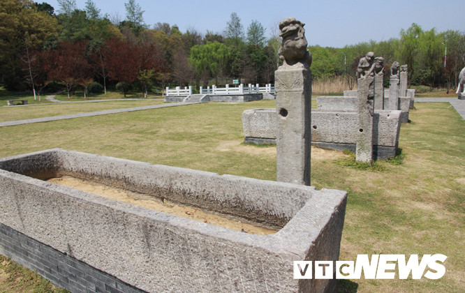 Bi an lang mo vi dai nhat TG, chua hang ngan tan bau vat-Hinh-6