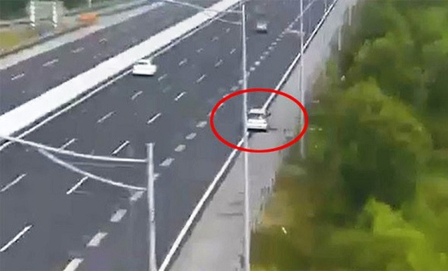 Xu ly nghiem viec o to lui tren cao toc Ha Noi - Hai Phong