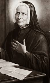 Paula Frassinetti có cuộc sống hạnh phúc cho đến năm 9 tuổi. Sau đó, mẹ của bà qua đời. Kể từ đây, Paula Frassinetti trở thành người chăm sóc cha và 4 anh em trong gia đình.