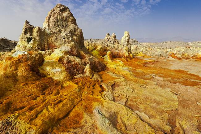 Theo các chuyên gia, nhiệt độ tại "cánh đồng vàng" đặc biệt luôn trong khoảng từ 37 - 62 độ C.