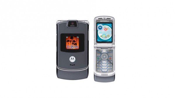 Đến năm 2005, Razr V3 đã được bán ra với nhiều đối tác nhà mạng tại Mỹ hơn và nhiều quốc gia hơn nữa. Chiếc V3c là phiên bản hỗ trợ băng tần CDMA cho nhà mạng Verizon và Sprint trong khi đó V3i là bản có camera với độ phân giải tăng lên 1,23 MP và bổ sung cổng cắm micro-SD.