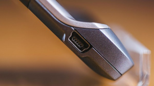 Trở lại thời điểm năm 2004, cổng Mini-USB là loại cổng kết nối nhỏ nhất.