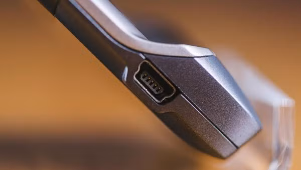 Trở lại thời điểm năm 2004, cổng Mini-USB là loại cổng kết nối nhỏ nhất.