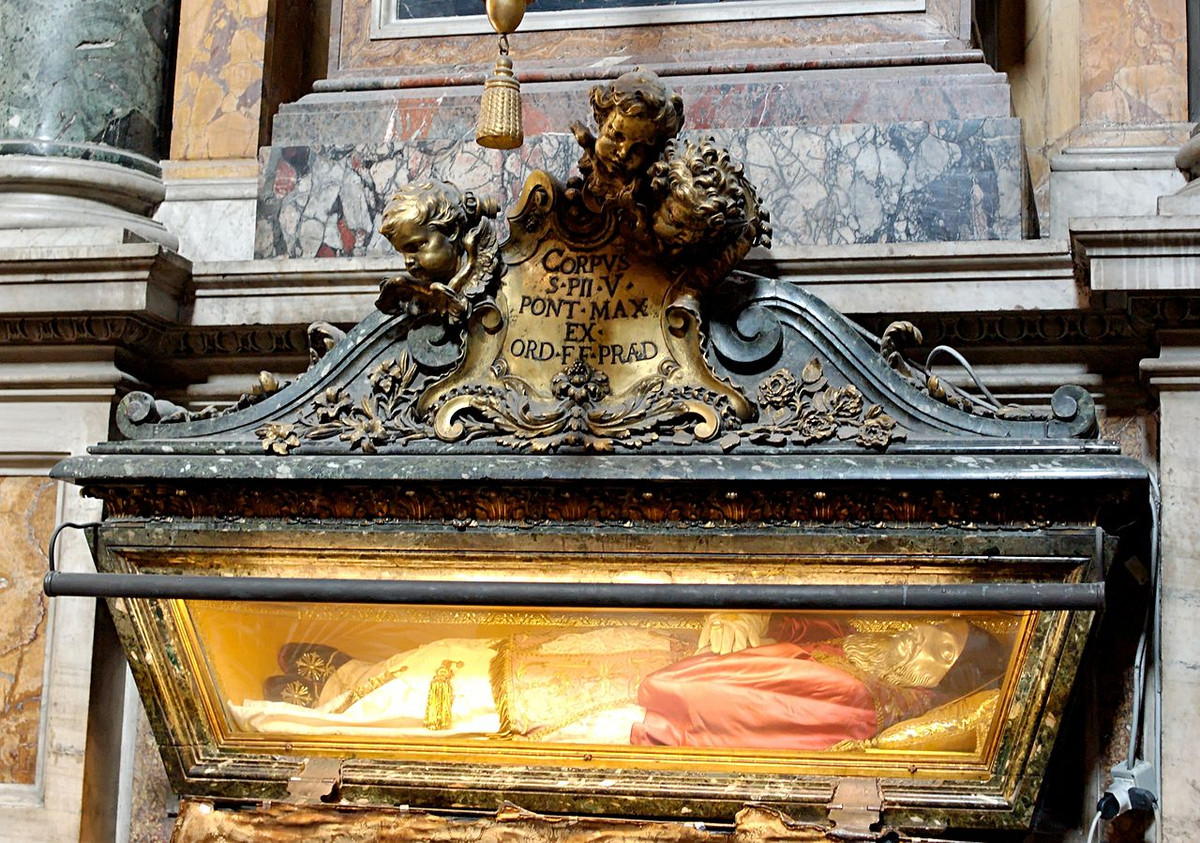 Ngày nay, công chúng có thể ghé thăm nhà thờ Santa Maria Maggiore ở Rome để chiêm ngưỡng và tỏ lòng tôn kính trước thi hài nguyên vẹn của Giáo hoàng Pius V được bọc trong lớp vỏ bằng bạc.