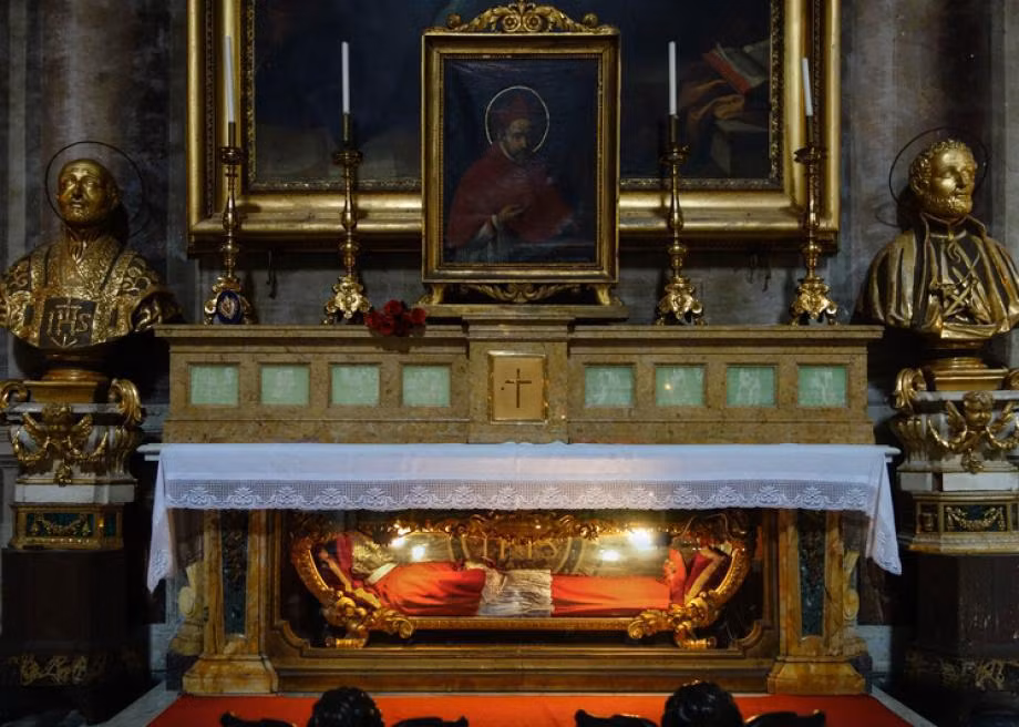 Đến năm 1712, Giáo hội Công giáo phong thánh cho Giáo hoàng Pius V.