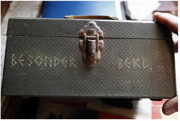 Cụ thể, các chuyên gia tìm thấy 2 chiếc đầu lâu có hình thù kỳ dị và một hộp hình chữ nhật trong hang trên núi Bolshoi Tjach thuộc dãy núi Caucasus, Nga.