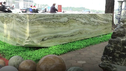 Da ngoc rao ban 2,6 ty dong: Duoc cap phep chua?