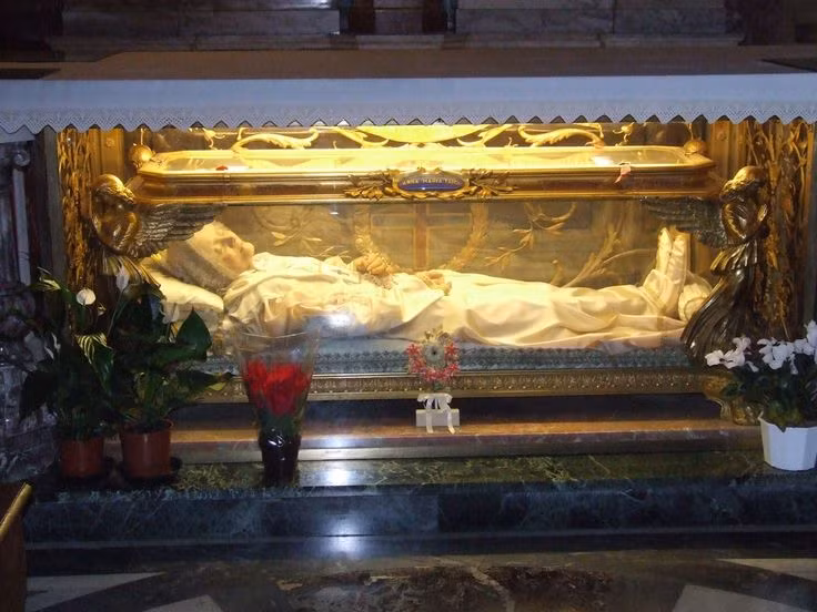 Ngày nay, công chúng có thể ghé thăm nhà thờ San Crisogono ở thành phố Rome để chiêm ngưỡng thi hài vẹn nguyên của Thánh Anna Maria Taigi. Đặc biệt, các tín đồ Công giáo tin rằng những thi thể bất hoại thường tỏa ra mùi thơm dịu và thi hài Thánh Anna Maria Taigi cũng như vậy.