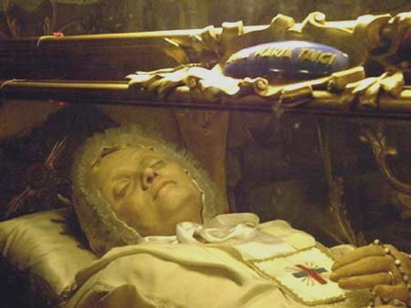 Đặc biệt, người ta còn nói rằng Anna Maria Taigi có thể chữa lành bệnh tật, thay đổi cuộc đời của người khác mỗi khi bà cầu nguyện trước Chúa.