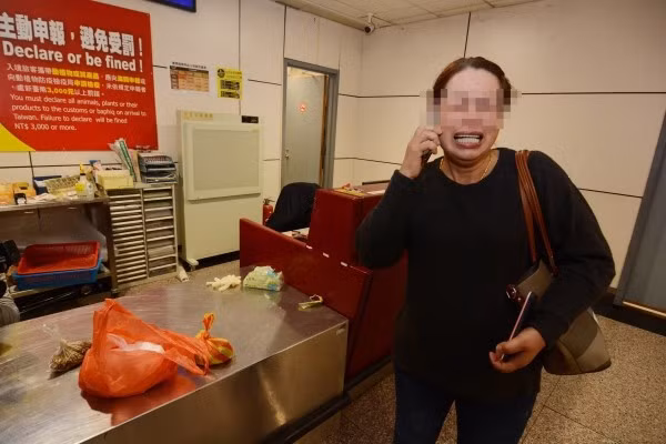 Dem thit kho vao Dai Loan, du khach 