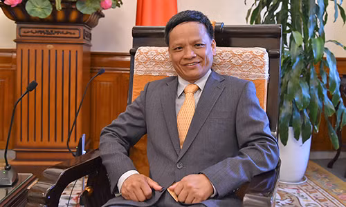 Dau an nguoi Viet o Lien Hop Quoc: Vi Dai su tai nang