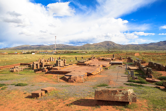 Cụ thể, Puma Punku nằm cách thành phố cổ Tiwanaku của Bolivia chỉ vài trăm mét. Các chuyên gia suy đoán đây có khả năng là khu vực đền thờ và đài tưởng niệm của người Inca cổ xưa kia.