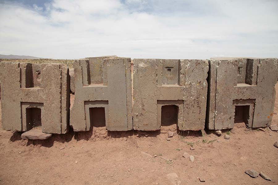 Tuy nhiên, người ta vẫn chưa thể lý giải được cách người Inca thời xưa đã làm như thế nào để xây dựng nên di chỉ Puma Punku độc đáo như vậy.