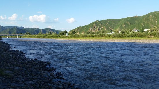 Phần thượng nguồn của sông Đồ Môn là biên giới giữa Trung Quốc với Triều Tiên. 18 km dưới hạ nguồn sông Đồ Môn là nằm giữa Nga và Triều Tiên. Bình Nhưỡng tuần tra rất cẩn mật ở khu vực biên giới.