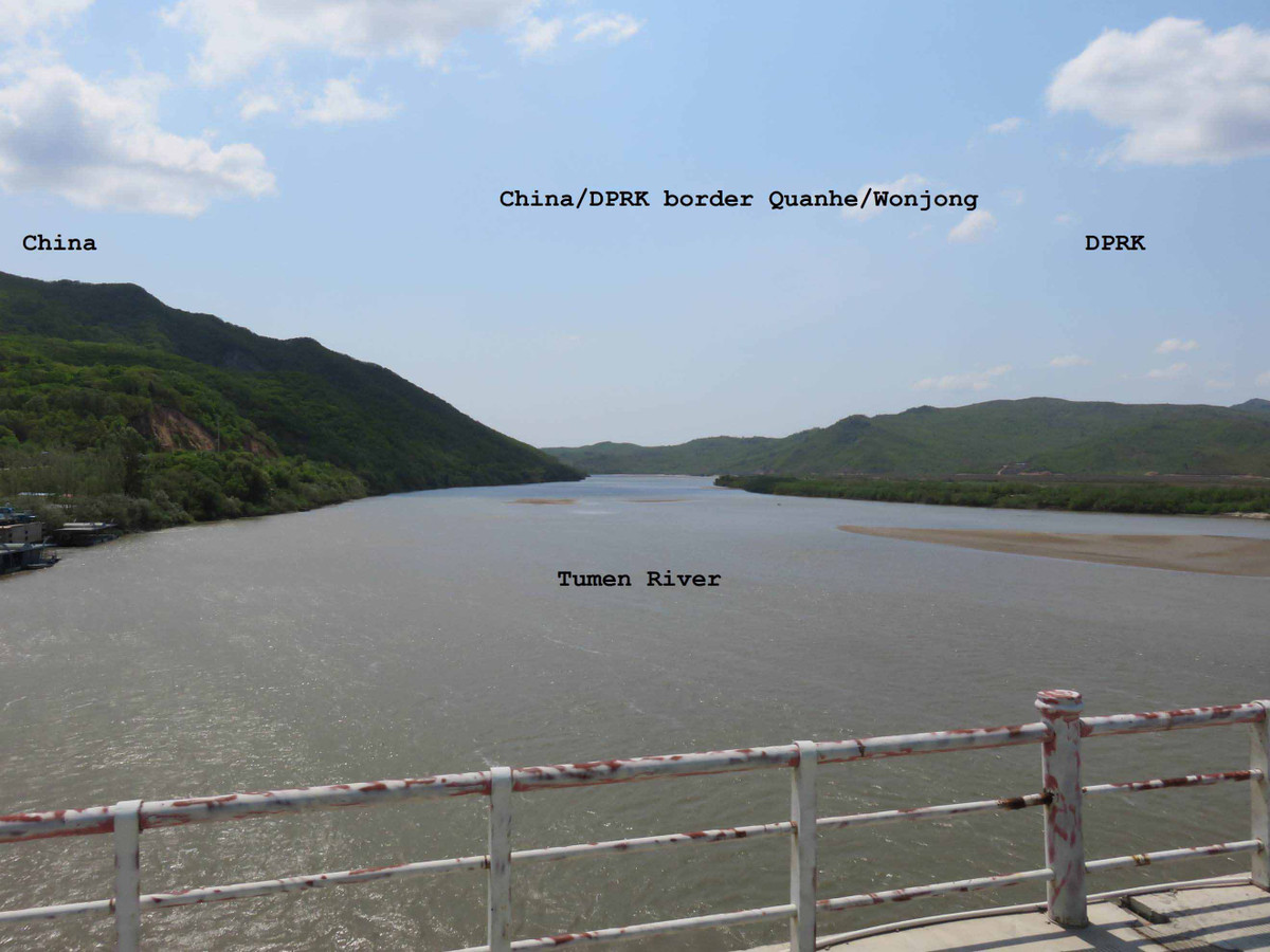 Sông Tumen bắt nguồn từ núi Bạch Đầu trên dãy núi Trường Bạch ở Triều Tiên và đổ ra biển Nhật Bản.