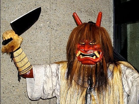 Namahage dọa sẽ mang những đứa trẻ hư, không ngoan ngoãn, học hành lười biếng lên những ngọn núi phủ tuyết trắng xóa.