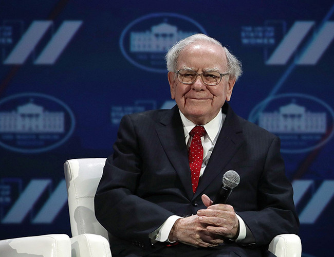 Và huyền thoại Warren Buffett - một tỷ phú tiết kiệm - đã quyên góp hơn 28,5 tỷ USD cho các tổ chức từ thiện.