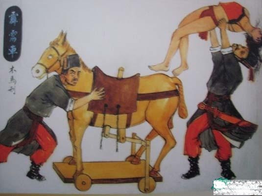 Nguyên do là vì khi chịu hình "mộc lư", phụ nữ ngoại tình sẽ ép buộc ngồi trên mộc lư và diễu trên phố để chịu sự sỉ nhục của mọi người. Trên đường đi, nạn nhân còn bị tra tấn bằng canh mận gai khiến cơ thể đầy rẫy thương tích đau đớn.