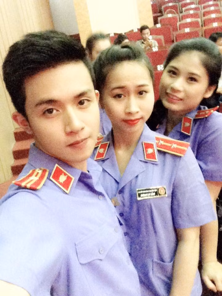 Bảo Hoàng cho biết cậu cũng rất thích mặc bộ quân phục cậu đã sử dụng để diễn văn nghệ.