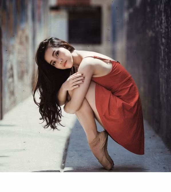 Song song đó Hải Anh cũng đang làm công việc về sáng tạo tại một công ty sự kiện. Nhiệm vụ chính của Hải Anh ở công ty là quản lí mảng trình diễn sân khấu, lên ý tưởng lắp đặt ánh sáng.