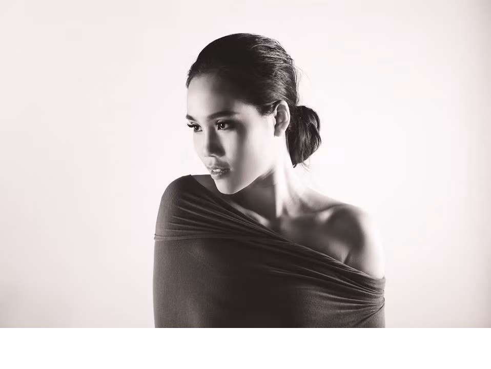 “Từ các em nhỏ không có cơ hội được tiếp xúc với múa nhưng hàng ngày vẫn nhảy múa trong con hẻm tối hù, các cô nội trợ thân hình không thon thả tập thể dục đầy nhiệt huyết ngoài công viên, đến các em xiếc không được đào tạo bài bản biểu diễn trên phố hay ngay cả mẹ của mình, mặc dù đã lớn tuổi và hơi tròn trịa nhưng mẹ vẫn rất yêu thích bộ môn nghệ thuật múa. Và mình rất mong muốn có thể thật sự giúp họ được một lần sống trọn con người mình với đam mê trên sân khấu thực thụ”.