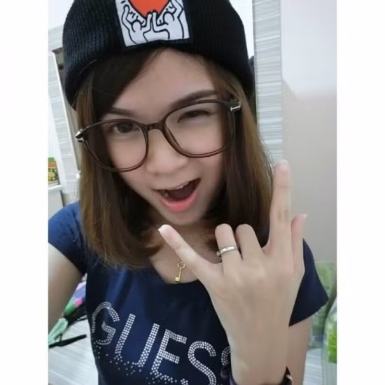 Dù còn gây nhiều ồn ào nhưng cũng không thể phủ nhận nét xinh xắn, dễ thương tạo sức hút lớn của Yori. Vẻ ngoài trẻ trung và những hành động thể hiện tính cách sôi nổi, giàu năng lượng của Yori khiến nhiều bạn trẻ ghen tị.