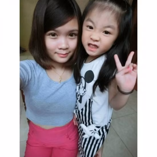 Do quá bất ngờ và ngạc nhiên, một số dân mạng nảy sinh nghi ngờ về câu chuyện bà mẹ ba con trẻ xinh như học sinh cấp hai.