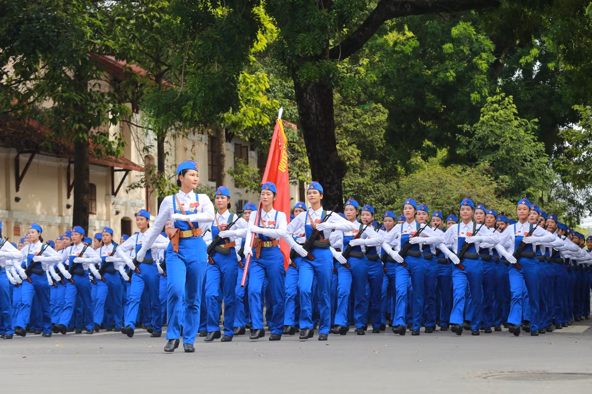 Khối nữ dân quân tự vệ.