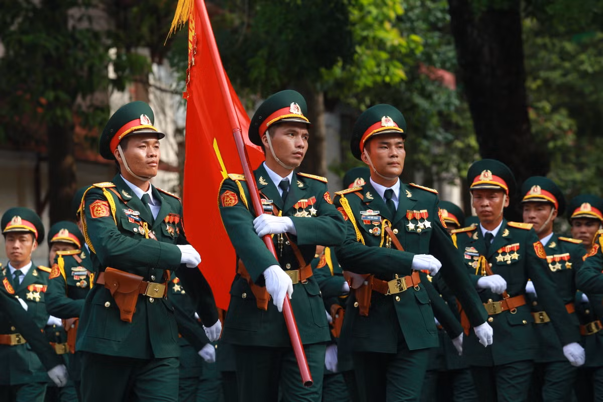 Khối sĩ quan chỉ huy tham mưu.