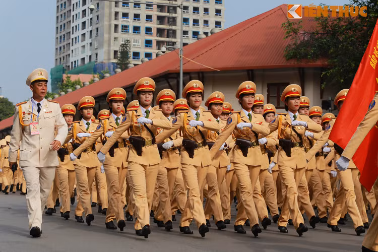 Khối nữ CSGT vốn nổi tiếng là nơi tập trung nhiều người đẹp cũng khoe một đội hình vô cùng mãn nhãn trong buổi sáng nay.