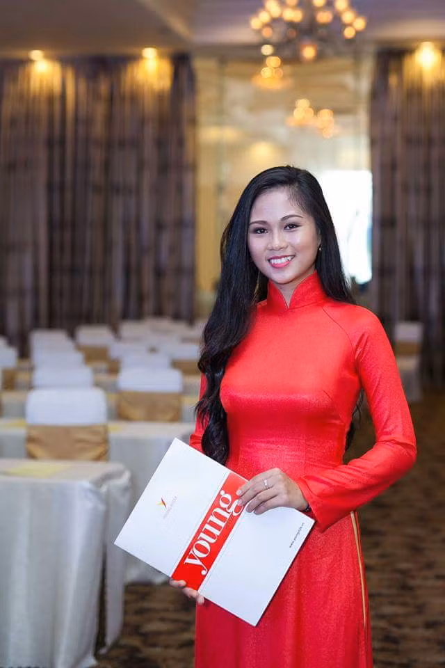 Được biết trong suốt 12 năm học, Phương Thảo đều đạt thành tích học sinh giỏi và được đặc cách vào Đoàn nhờ thành tích học tập xuất sắc. Lên đại học, Phương Thảo cũng nhận nhiệm vụ của một lớp trưởng, luôn cố gắng trong học tập, giàu tinh thần trách nhiệm và tích cực tham gia nhiều hoạt động đoàn hội trong trường, các tổ chức từ thiện.