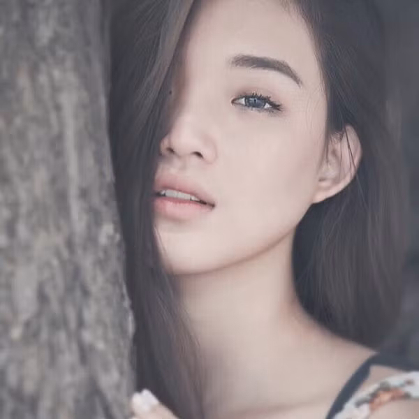 Nữ nhiếp ảnh gia 9X có vô số bức ảnh đẹp trên Instagram, nơi luôn đông đúc, náo nhiệt với hàng chục nghìn theo dõi. Ảnh của Pang Nattha thường được nhận xét là mang vẻ đẹp trong trẻo, bối cảnh, bố cục thường rất hợp lý.