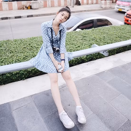 Pang Nattha sinh năm 1995 là một nữ nhiếp ảnh gia, hot girl 9X rất nổi tiếng ở Thái Lan. Còn rất trẻ nhưng Pang Nattha đã khiến nhiều bạn trẻ khác khâm phục bởi nét xinh xắn dễ thương, thành tích học tập ấn tượng và tài năng trong lĩnh vực nghệ thuật không thể phủ nhận.