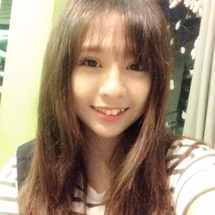 Sau lễ diễu binh và bức ảnh chụp Phương Thảo trong trang phục con gái Mông gây sốt trên mạng, cô "hot girl diễu binh" bỗng chốc có thêm rất nhiều người bạn mới, người theo dõi, thậm chí là cả fan hâm mộ.