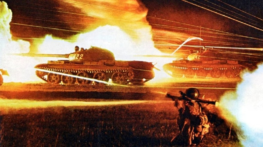 Tuy nhiên nếu T-55 đã được hiện đại hóa mất đi hệ thống quang học được lắp đặt bổ sung, nó vẫn giữ được khả năng chiến đấu, ngay cả với kính ngắm tiêu chuẩn lỗi thời vẫn cho phép pháo thủ tìm mục tiêu, chĩa vũ khí vào nó và bắn chính xác.